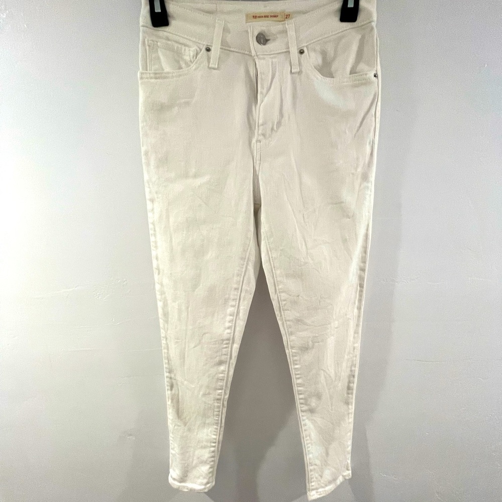 white Levis  jeans